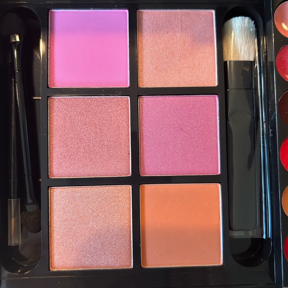 New Avon Ultimate Mega Palette lip gloss eye shadow blush - Picture 6 of 8